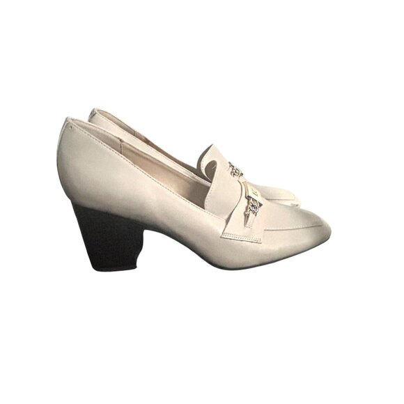 Liz Claiborne Shoes - Liz Claiborne  Ivory Leather Block Heel Loafers W/ Gold Chain Accent Size 8M